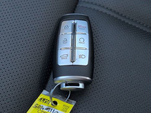 Used 2023 Genesis G70 2.0T image 28