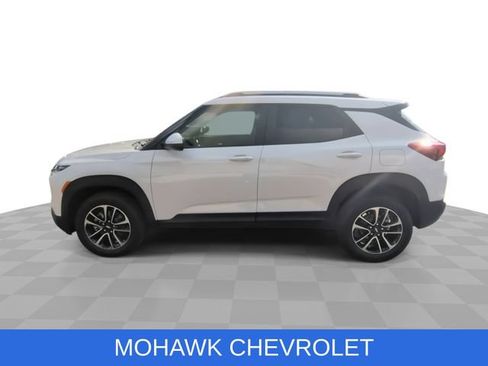 Certified 2025 Chevrolet TrailBlazer LT w/ Convenience Package AWD/4WD image 5