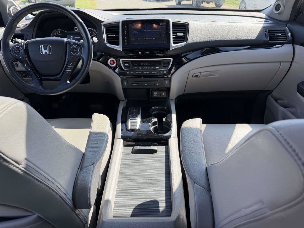 Used 2017 Honda Pilot Touring image 2