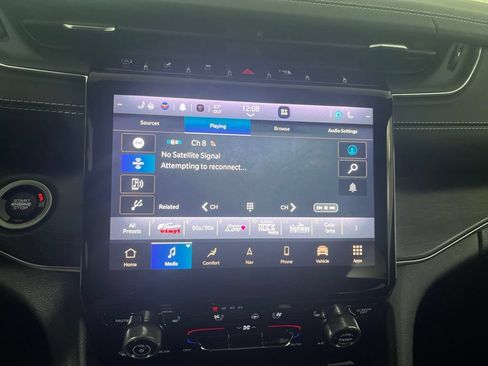 Used 2022 Jeep Grand Cherokee Overland w/ Luxury Tech Group IV AWD/4WD image 70