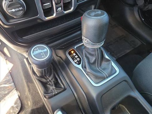 Used 2020 Jeep Wrangler Unlimited Sahara AWD/4WD image 12