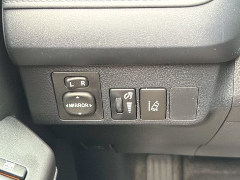 Used 2017 Toyota RAV4 LE FWD image 23