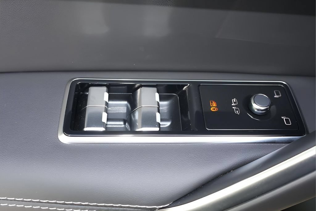 New 2026 Jaguar F-PACE R-Dynamic S AWD/4WD image 10