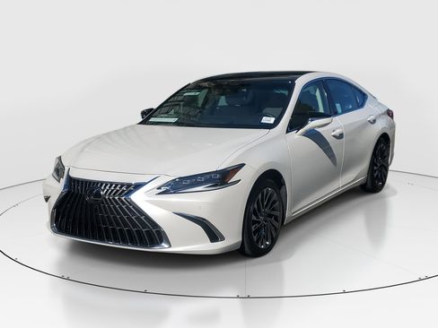 Certified 2024 Lexus ES 350 Ultra Luxury w/ Accessory Package (Z1) image 3