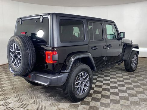 Used 2026 Jeep Wrangler Unlimited Sahara AWD/4WD image 3