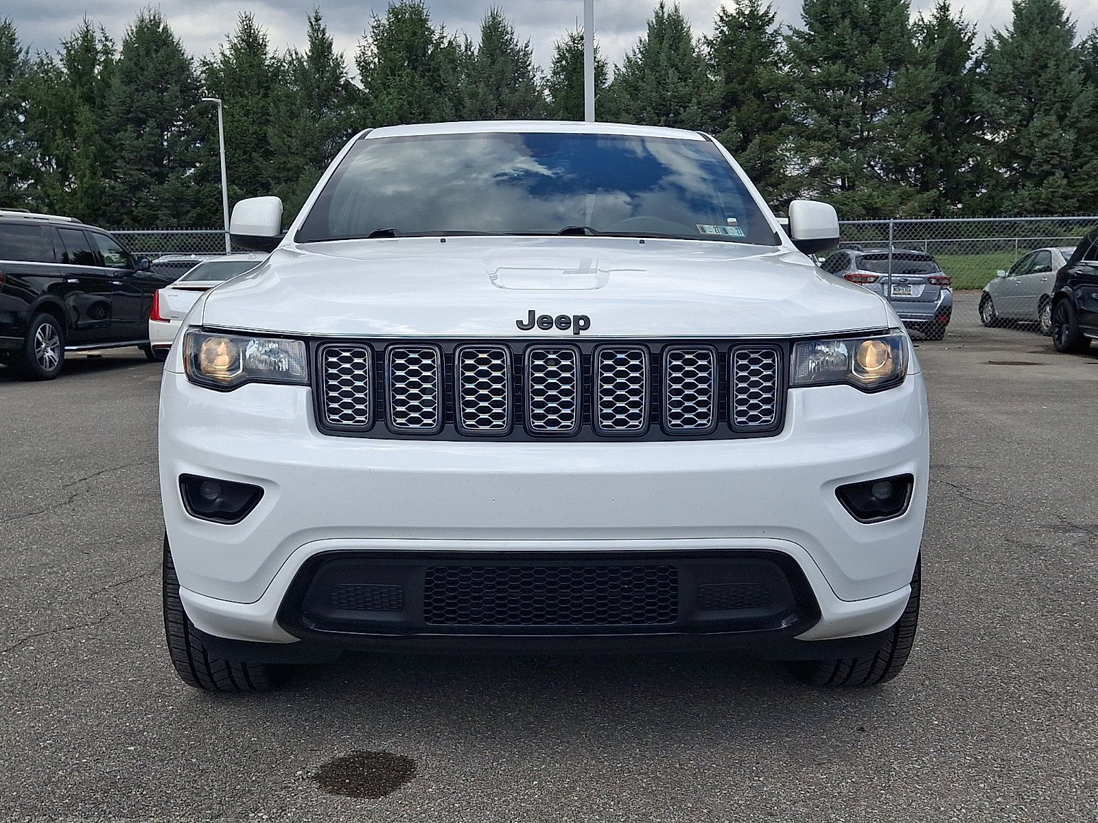 Used 2019 Jeep Grand Cherokee Altitude AWD/4WD image 3