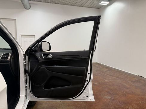 Used 2022 Jeep Grand Cherokee Altitude image 60