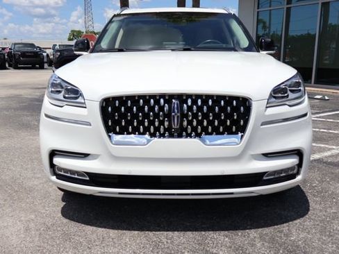 Used 2023 Lincoln Aviator Grand Touring w/ Equipment Group 301A AWD/4WD image 2