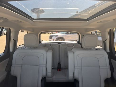 Used 2025 Lincoln Aviator Reserve w/ Equipment Group 201A AWD/4WD image 17