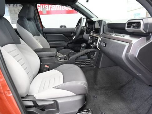 Used 2025 Toyota Tacoma TRD Sport AWD/4WD image 12