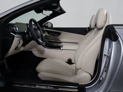 Used 2026 Mercedes-Benz CLE 300 4MATIC Cabriolet image 11