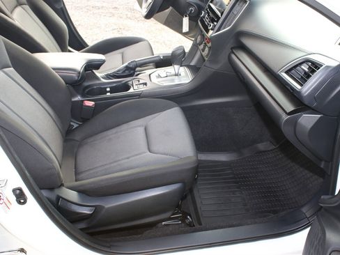 Used 2019 Subaru Impreza 2.0i Premium image 6