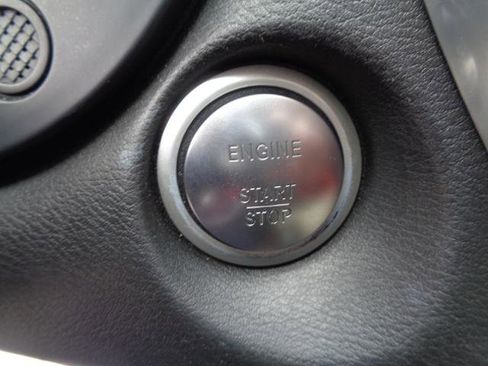 Used 2019 INFINITI QX30 image 35