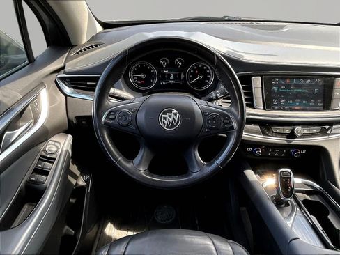 Used 2018 Buick Enclave Essence FWD image 8