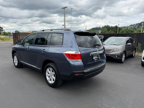 Used 2012 Toyota Highlander FWD w/ Tech Pkg image 6