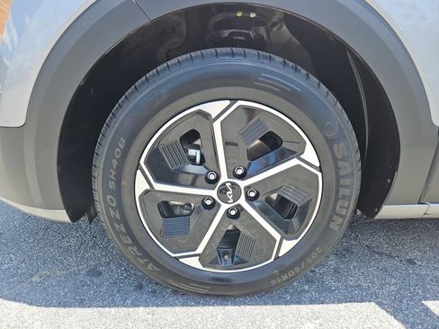 Used 2025 Kia Niro LX FWD image 27
