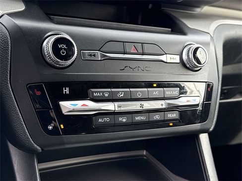 Used 2020 Ford Explorer XLT w/ Equipment Group 202A image 24