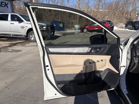 Used 2018 Subaru Outback 2.5i Premium image 10