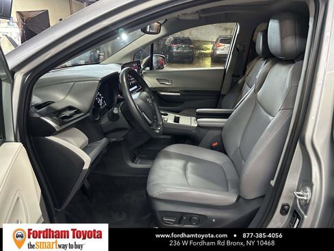 Used 2024 Toyota Sienna XLE image 15