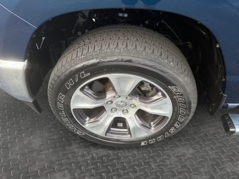 Used 2024 RAM 1500 Laramie AWD/4WD image 9