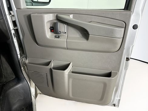 Used 2015 Chevrolet Express 3500 LT w/ LT Preferred Equipment Group image 28