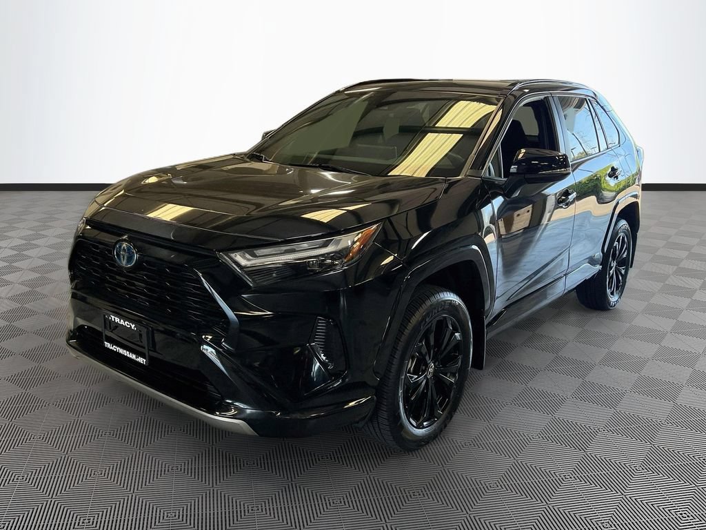 Used 2022 Toyota RAV4 SE w/ Convenience Package AWD/4WD image 3