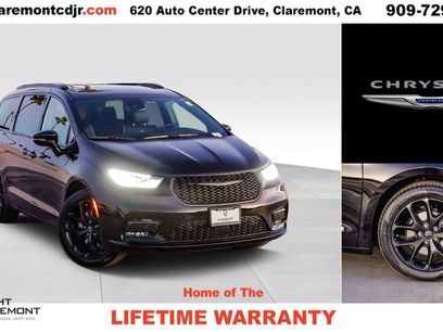 New 2026 Chrysler Pacifica Limited w/ S Appearance Package