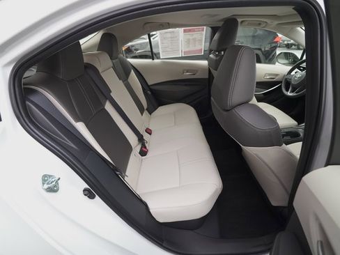 Certified 2025 Toyota Corolla XLE image 18