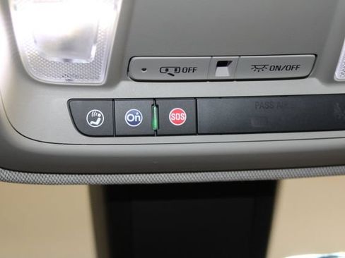 Used 2019 Cadillac XT4 Luxury w/ Cold Weather Package AWD/4WD image 24