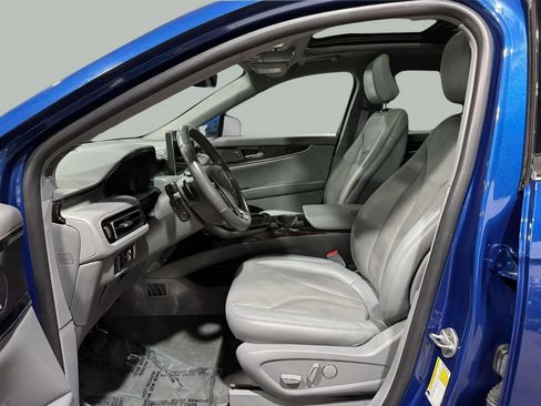 Used 2021 Lincoln Nautilus Reserve w/ Cargo Utility Package AWD/4WD image 5