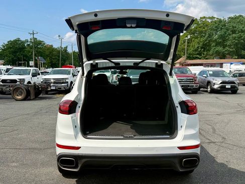 Used 2016 Porsche Cayenne AWD/4WD image 9