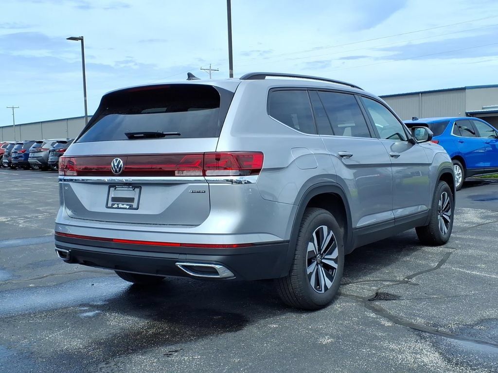 Used 2025 Volkswagen Atlas SE AWD/4WD image 16