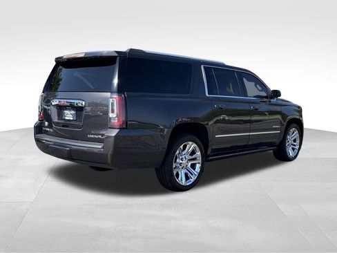 Used 2017 GMC Yukon XL Denali image 6