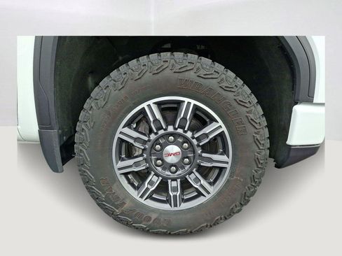 Used 2025 GMC Sierra 1500 AT4 AWD/4WD image 9