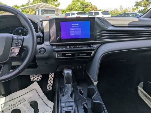 Used 2025 Toyota Camry SE FWD image 17
