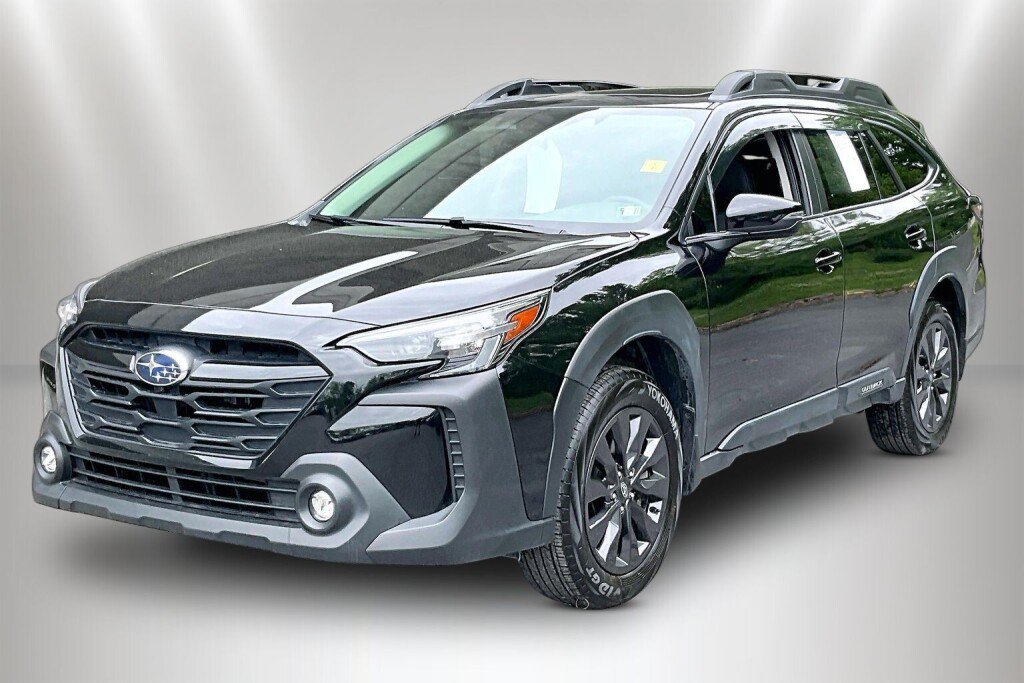 Used 2025 Subaru Outback Onyx Edition XT AWD/4WD image 3