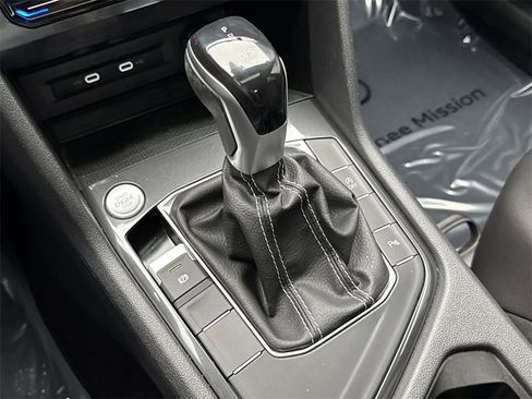 Used 2022 Volkswagen Tiguan SE R-Line image 20