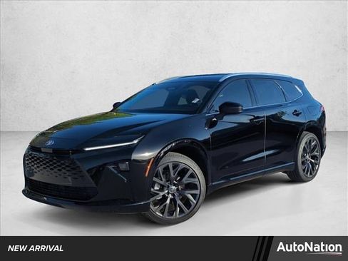 Used 2025 Toyota Crown Signia image 1