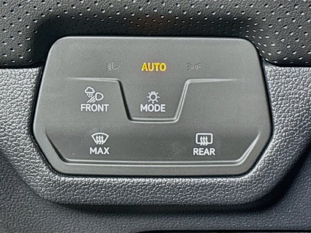 Certified 2025 Volkswagen Atlas SE AWD/4WD image 10