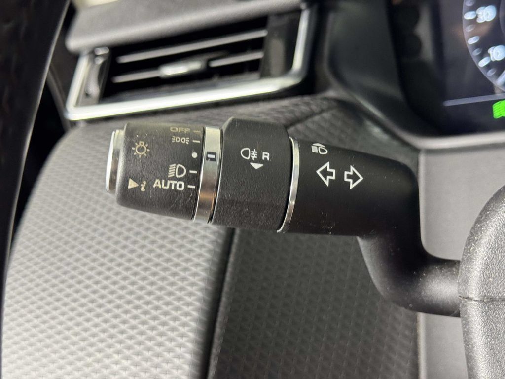 Used 2018 Land Rover Range Rover Velar S AWD/4WD image 20