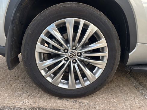 Used 2024 Toyota Highlander Platinum image 49