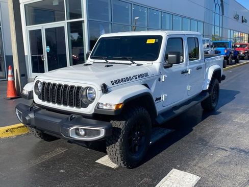 Used 2025 Jeep Gladiator Sport image 4