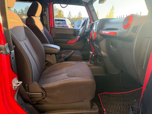 Used 2014 Jeep Wrangler Sahara w/ Dual Top Group AWD/4WD image 16