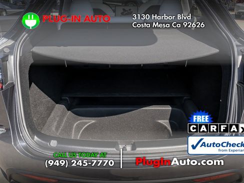 Used 2024 Tesla Model Y Long Range AWD/4WD image 12