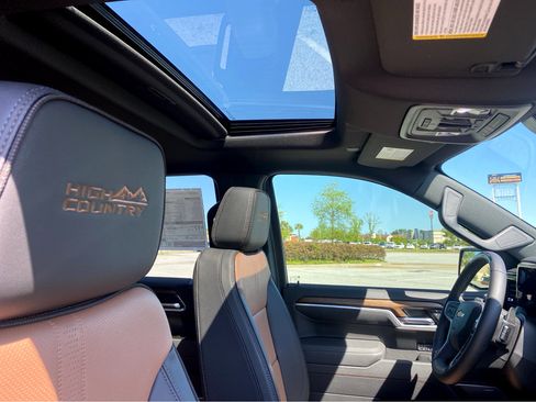 New 2025 Chevrolet Silverado 1500 High Country AWD/4WD image 8