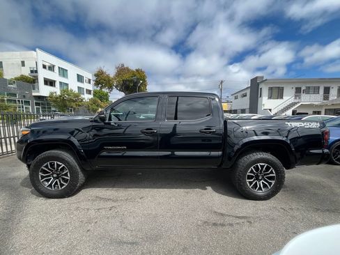 Used 2020 Toyota Tacoma TRD Sport w/ Technology Package AWD/4WD image 9