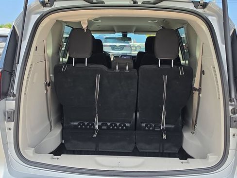 Used 2022 Chrysler Voyager LX FWD image 6