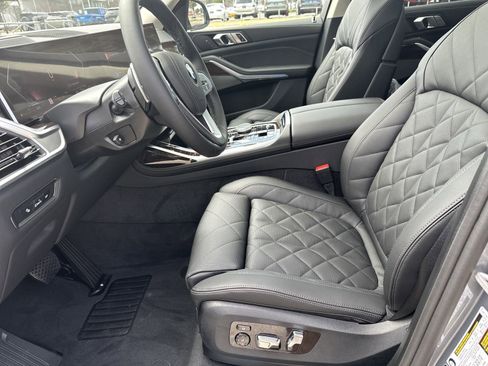 Certified 2025 BMW X7 xDrive40i w/ Premium Package image 15