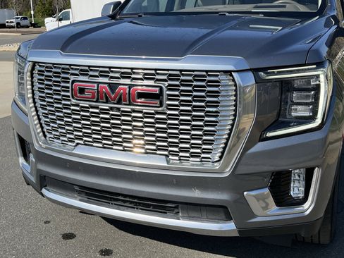 Used 2021 GMC Yukon Denali w/ Denali Premium Package image 12