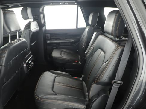 Used 2023 Ford Expedition Platinum image 18